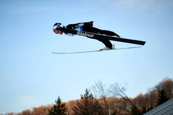 ルーマニア ラズノフ 2020年1月24日 26日 ルーマニア ラズノフで開催されたレディースフィスワールドカップスキージャンプ大会で 未知のスキージャンパーが優勝しました — ストック写真