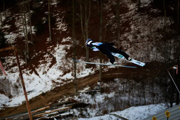 Rasnov Romênia Janeiro 2020 Desconhecido Jumper Esqui Compacta Para Ganhar — Fotografia de Stock