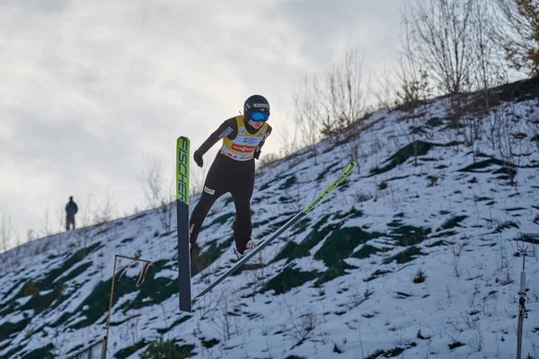 Rasnov Romênia Janeiro 2020 Desconhecido Jumper Esqui Compacta Para Ganhar — Fotografia de Stock