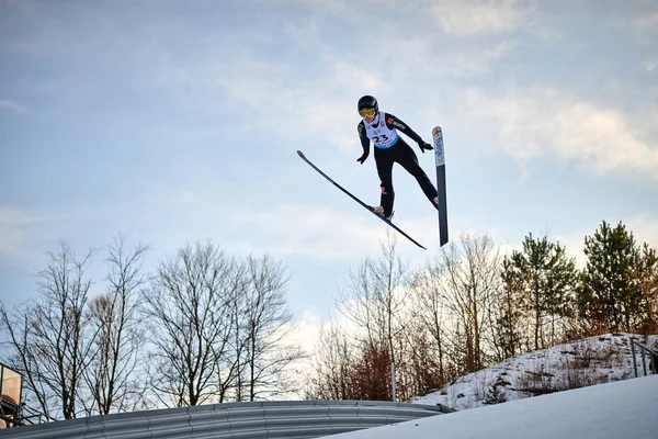 Rasnov Romênia Janeiro 2020 Desconhecido Jumper Esqui Compacta Para Ganhar — Fotografia de Stock