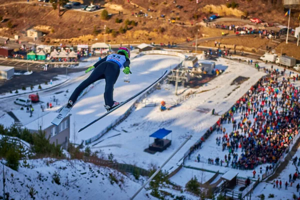 Rasnov Romênia Janeiro 2020 Desconhecido Jumper Esqui Compacta Para Ganhar — Fotografia de Stock