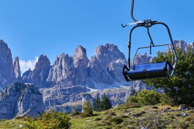 Molveno 'dan görünen Dolomites di Brenta grubunun güzel manzarası