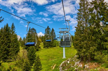 Molveno 'dan görünen Dolomites di Brenta grubunun güzel manzarası