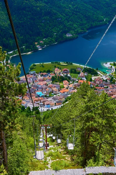 Vista Aérea Sobre Bela Cidade Molveno Lago Molveno Lago Alpino — Fotografia de Stock