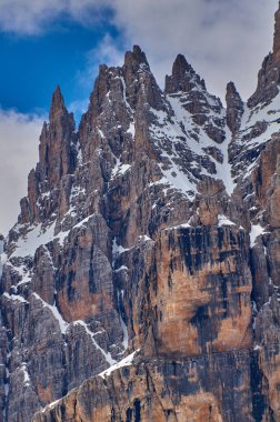 Molveno 'dan görünen Dolomites di Brenta grubunun güzel manzarası