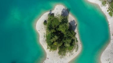 Arial görünümü, göl Tenno Güz, Trento, İtalya, Avrupa. Dağlarda turkuaz Gölü