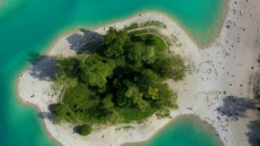 Arial görünümü, göl Tenno Güz, Trento, İtalya, Avrupa. Dağlarda turkuaz Gölü