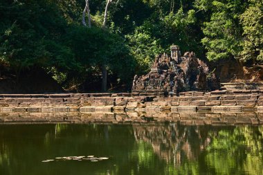 Angkor Wat kompleksinin yapay adasındaki Neak Pean tapınağı, Siem Reap 'teki Angkor Wat Arkeoloji Parkı, Kamboçya UNESCO Dünya Mirası Alanı