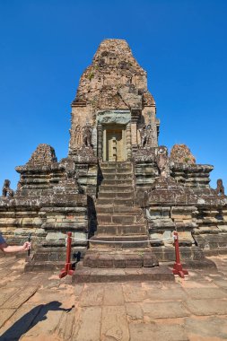 Angkor Thom 'daki Pre Rup Khmer Tapınağı, UNESCO' nun Dünya Mirası Alanındaki Angkor Wat Arkeoloji Parkı, Siem Reap, Kamboçya 'daki popüler bir turizm merkezi.