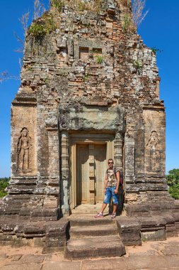 Angkor Thom 'daki Pre Rup Khmer Tapınağı, UNESCO' nun Dünya Mirası Alanındaki Angkor Wat Arkeoloji Parkı, Siem Reap, Kamboçya 'daki popüler bir turizm merkezi.