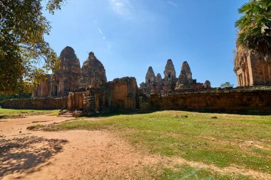 Angkor Thom 'daki Pre Rup Khmer Tapınağı, UNESCO' nun Dünya Mirası Alanındaki Angkor Wat Arkeoloji Parkı, Siem Reap, Kamboçya 'daki popüler bir turizm merkezi.