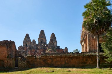 Angkor Thom 'daki Pre Rup Khmer Tapınağı, UNESCO' nun Dünya Mirası Alanındaki Angkor Wat Arkeoloji Parkı, Siem Reap, Kamboçya 'daki popüler bir turizm merkezi.