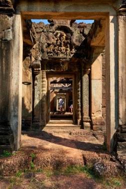 Angkor Thom 'daki Banteay Samre Tapınağı Kamboçya UNESCO Dünya Mirası Alanındaki Angkor Wat Arkeoloji Parkı popüler bir turistik merkezdir.