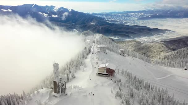 Lot Nad Spektakularnymi Stokami Narciarskimi Karpatach Panoramiczny Widok Stok Narciarski — Wideo stockowe