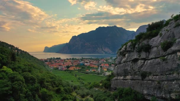 Panorama Torbole Una Piccola Città Sul Lago Garda Italia Europa — Video Stock