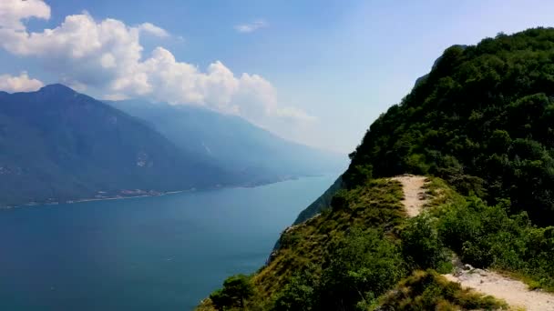 Luchtfoto Met Drone Uitzicht Het Prachtige Gardameer Zomer Trentino Alto — Stockvideo