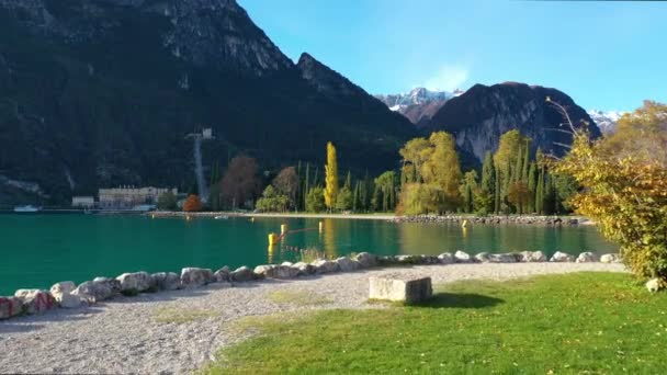 Aerial Video Drone View Beautiful Lake Garda Lake Surrounded Mountains — Stock Video