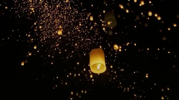 Κινούμενο Κίτρινο Αίδεος Μαύρο Φόντο Για Yee Peng Lanna Φεστιβάλ — Αρχείο Βίντεο