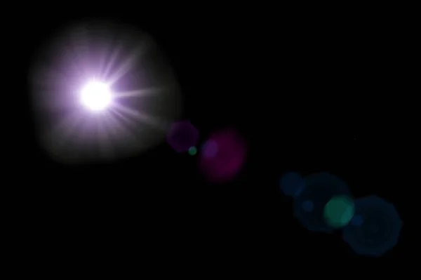 カラフルな光レンズは黒の背景にフレア. — ストック写真