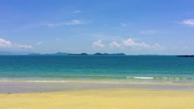 Tayland 'da deniz manzarası güneşli.