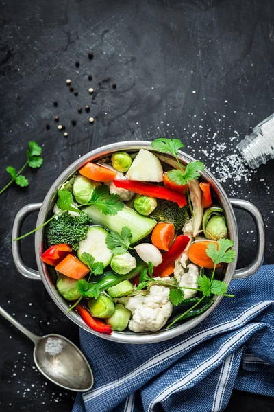 Renkli taze açık bahar çorbası - vejetaryen hisse senedi