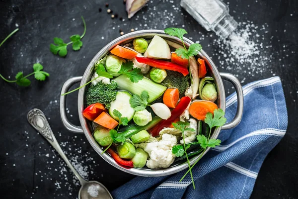 Renkli taze açık bahar çorbası - vejetaryen hisse senedi