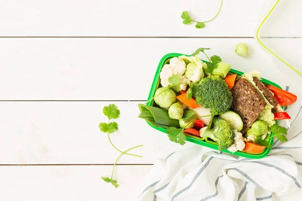 Pranzo a scuola o al sacco con panino e verdure — Foto Stock