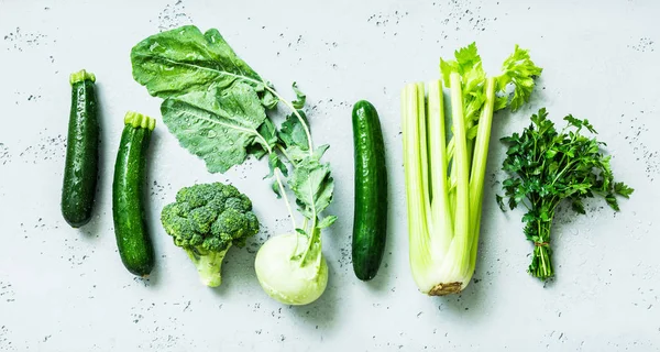 Kitchen - fresh green organic vegetables on worktop — Stock Photo, Image