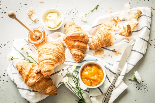 Croissants, jam, honey and butter - continental breakfast — Stock Photo, Image