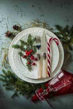 Zarif Noel tablo ayarı tasarımı (üstten görünüm, düz yatıyordu)