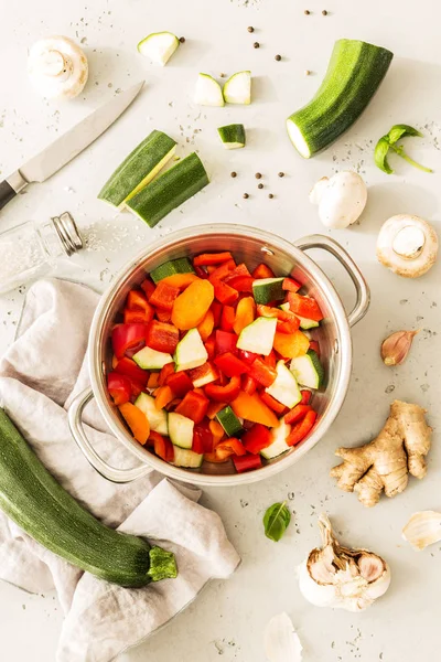 Kochen - vegetarischer Gemüseeintopf (dicke Suppe)) — Stockfoto