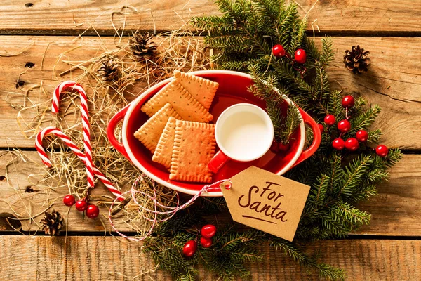 Χριστούγεννα - κεράσματα για τον Άγιο Βασίλη - μπισκότα και γάλα — Φωτογραφία Αρχείου