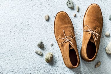 Moda - erkek deve süet çöl ayakkabıları (botlar) gri üzerinde