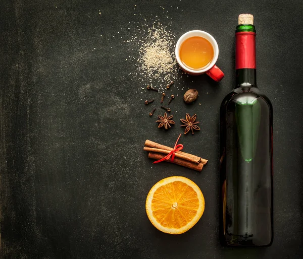 Mulled Víno Recepty Ingredience Černé Tabuli Textovým Prostorem Vánoce Nebo — Stock fotografie