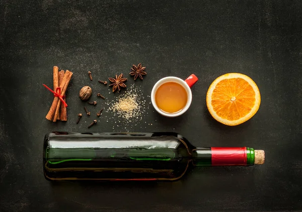 Mulled Víno Recepty Ingredience Černé Tabuli Textovým Prostorem Vánoce Nebo — Stock fotografie
