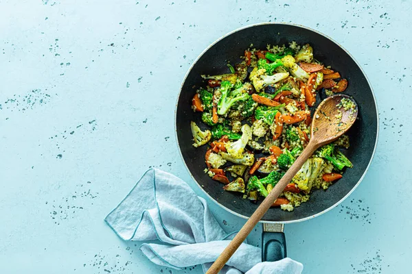 Alimento Vegetariano Colorido Sartén Verduras Fritas Con Bulgur Capturado Desde — Foto de Stock