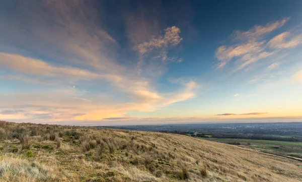 イギリスの田舎の風景を夜の空 — ストック写真