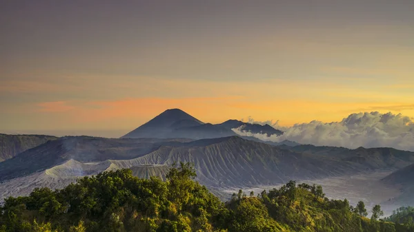 Kilátás Mount Bromo Mount Batok Található Indonéziában Ismert Mint Egy Jogdíjmentes Stock Képek