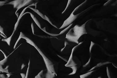 Buruşuk kumaş ve siyah ışık desenlere neden olur..