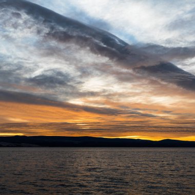 Sahilde güzel bir gün batımı