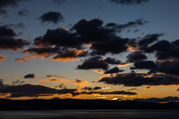 Sahilde güzel bir gün batımı