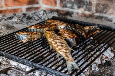 Taze balık ızgarada