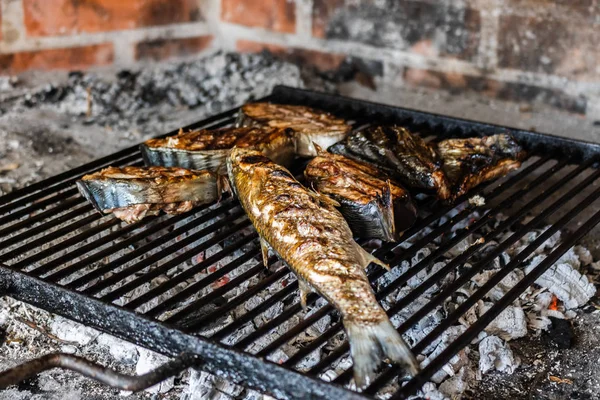 Taze balık ızgarada
