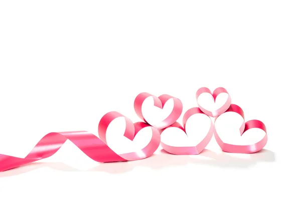 Valentine Heart. Elegante cinta de regalo de satén rojo . —  Fotos de Stock