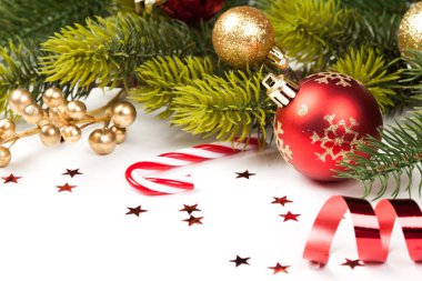 Noel top ve diğer dekorasyon ağaç üzerinde