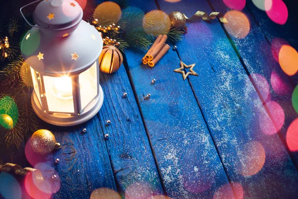 Boże Narodzenie latarnia w nocy na stare drewniane tła — Zdjęcie stockowe
