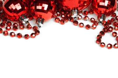 Beyaz üzerine kırmızı noel topları