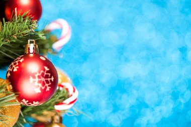 Noel ağacı ve baubles