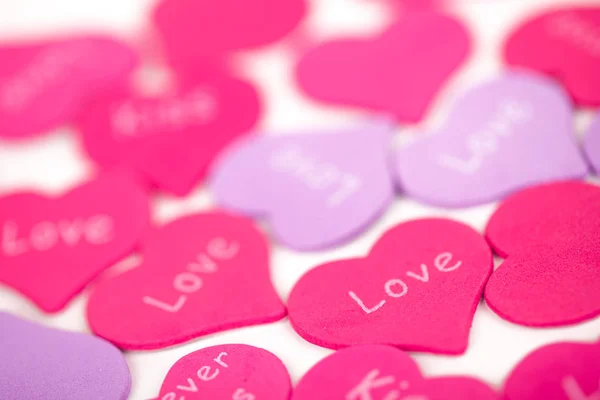 Corações cor de rosa com fundo branco — Fotografia de Stock