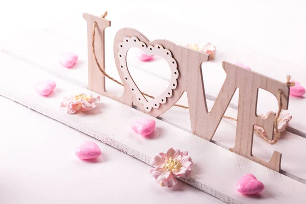 Любовные письма на деревянном фоне — стоковое фото
